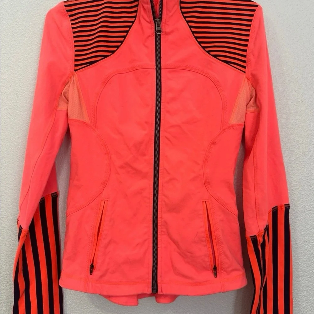 Lululemon Forme Jacket Light Flare/Inkwell
Size 6 EUC - Picture 4 of 8